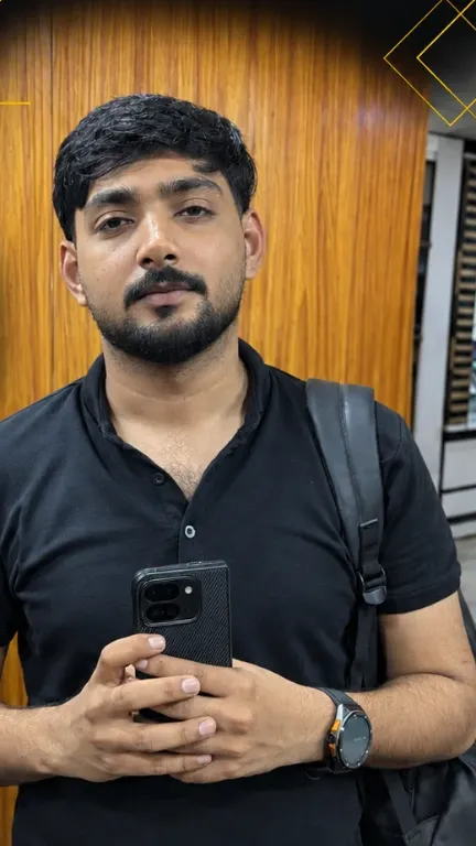 KhareedoMobile customer with his new phone