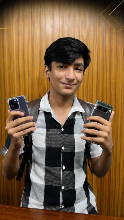 KhareedoMobile customer with his new phone