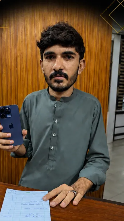 KhareedoMobile customer with his new phone